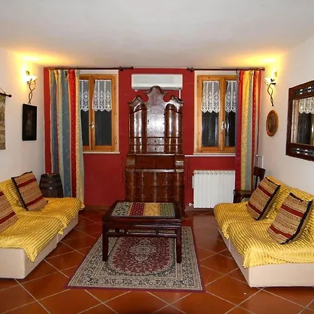 Apartmán In Mit Garten, Gemeinsamem Pool Und Grill *