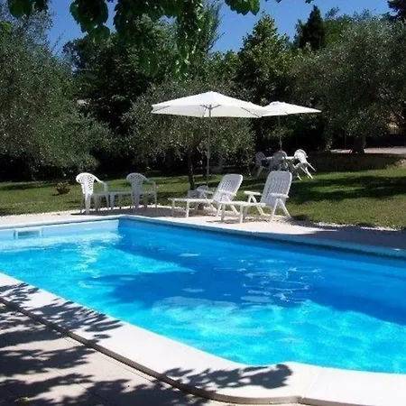 In Mit Garten, Gemeinsamem Pool Und Grill Apartmán *